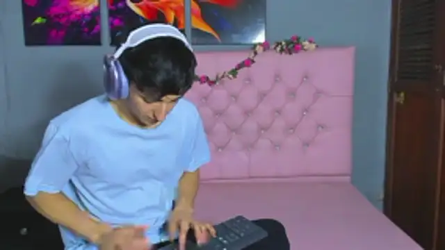 ElanGiraldo online show from November 26, 10:35 pm