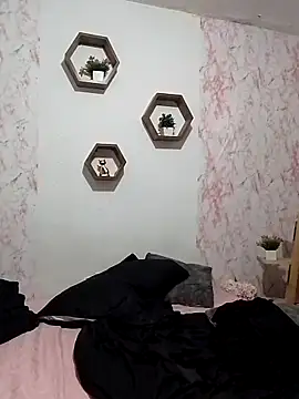 Cami131025 online show from April 8, 11:35 pm