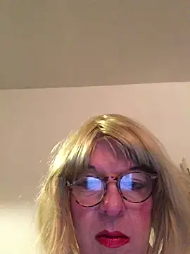 simone xdressing online show from February 8, 12:38 am