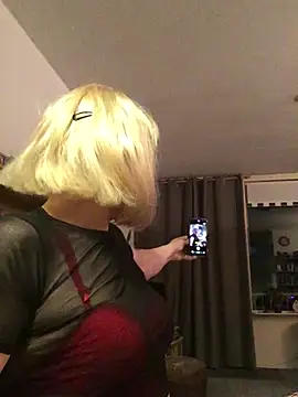 simone xdressing online show from April 3, 11:45 pm