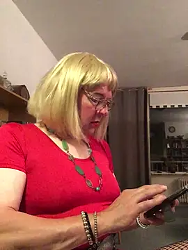 simone xdressing online show from June 16, 11:29 pm