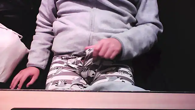 yu-yu28 online show from December 2, 5:27 pm