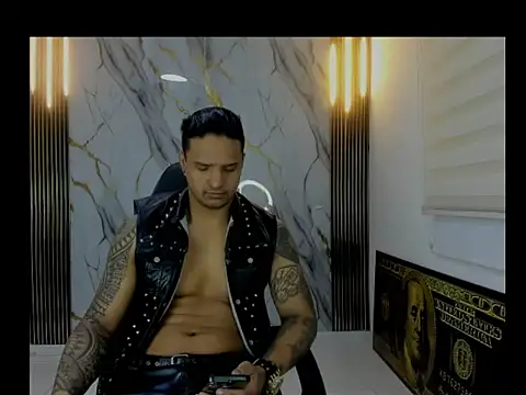 master leather online show from April 16, 9:39 pm