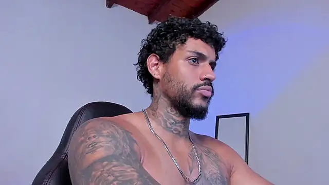 LuigiVitale 1 online show from March 21, 1:42 am