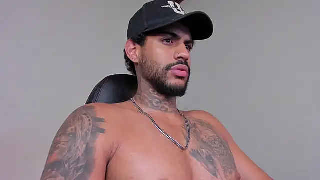 LuigiVitale 1 online show from January 14, 2:27 am