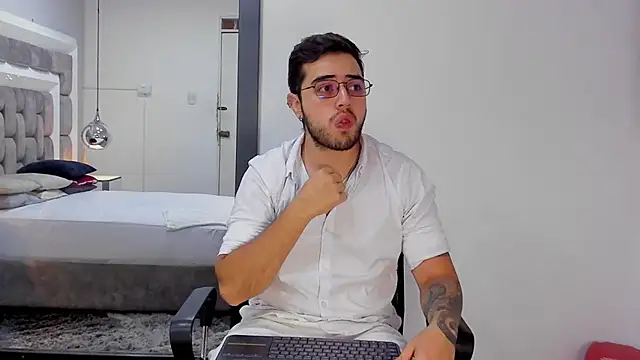 Ethan Greys online show from January 11, 11:30 pm