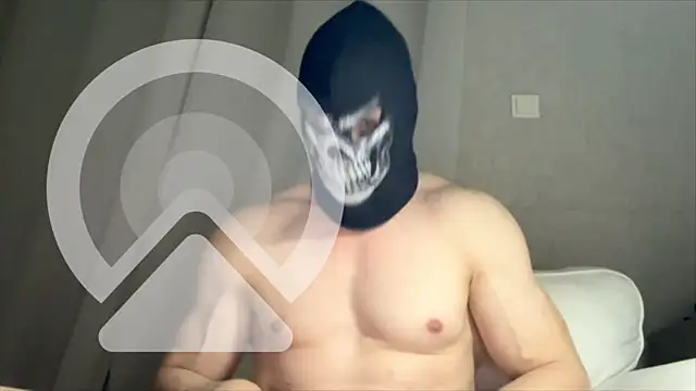 Luna MaskedMan online show from May 5, 7:03 pm