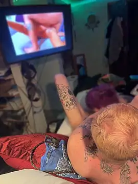 proudleg 223 online show from April 11, 1:47 pm