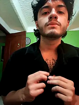 LiamArias 0 online show from November 15, 11:29 pm