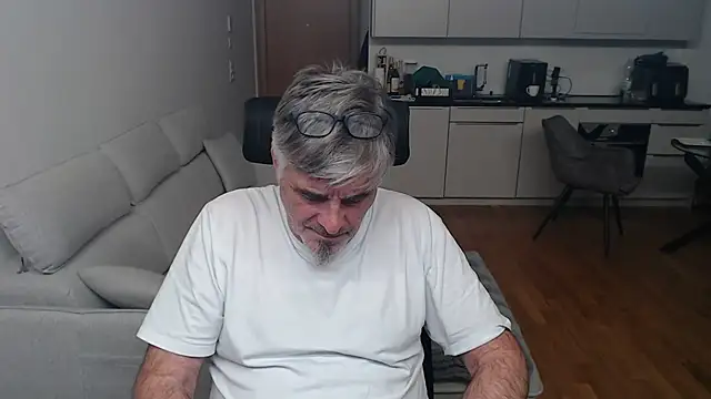 Buidapest online show from April 1, 1:51 am