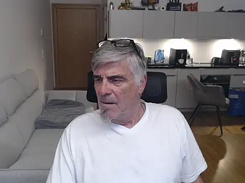 Buidapest online show from April 12, 12:17 pm