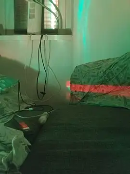 Gusty Poper  online show from March 3, 8:59 pm