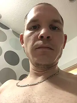 Spielzeugtwink online show from March 20, 7:50 pm