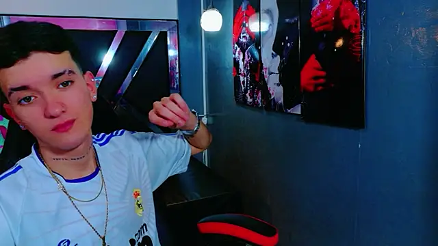 ErosWildBoy online show from December 4, 9:11 pm