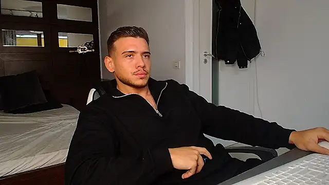 ElijahThorne online show from January 18, 6:26 am