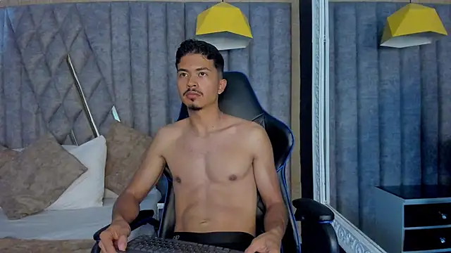 NicolaiKarav online show from December 1, 4:32 pm