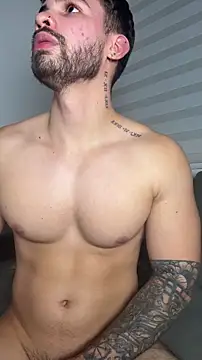 Valenthino Salvatore online show from November 27, 4:38 am