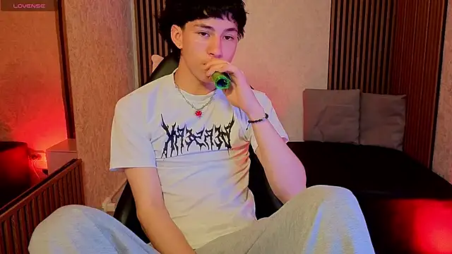 kaelwolf tay online show from March 18, 3:53 am