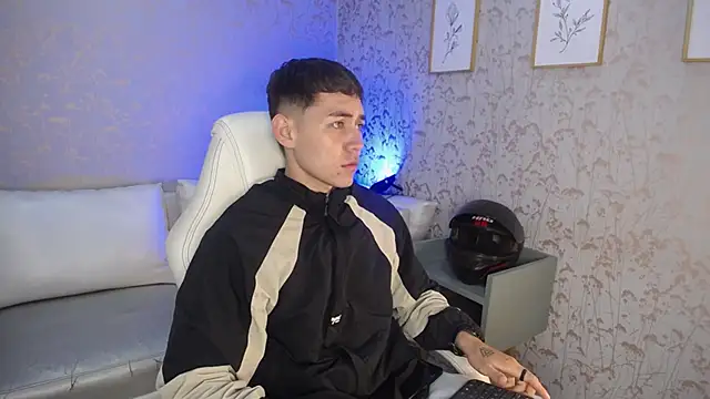 LoganFoster  online show from January 6, 8:13 pm