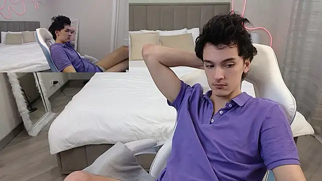 MoonlinSkinn online show from February 9, 1:32 am