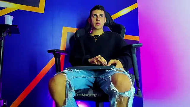 twink scott  online show from November 30, 4:25 am