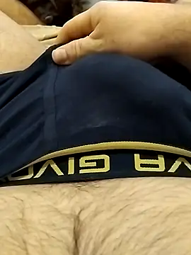 erdestruttor18 online show from January 7, 10:42 am