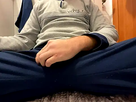 erdestruttor18 online show from November 28, 8:27 am