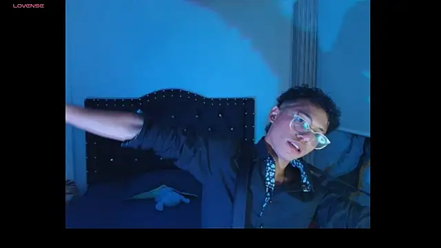 thian blakee online show from November 29, 4:47 am