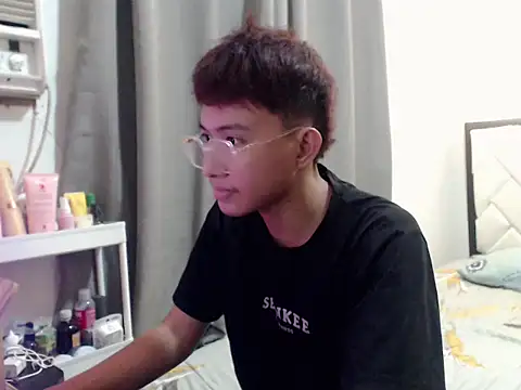 asiantwink0000 online show from February 8, 1:15 pm