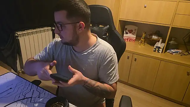 kevinnlovelly online show from February 3, 9:09 pm