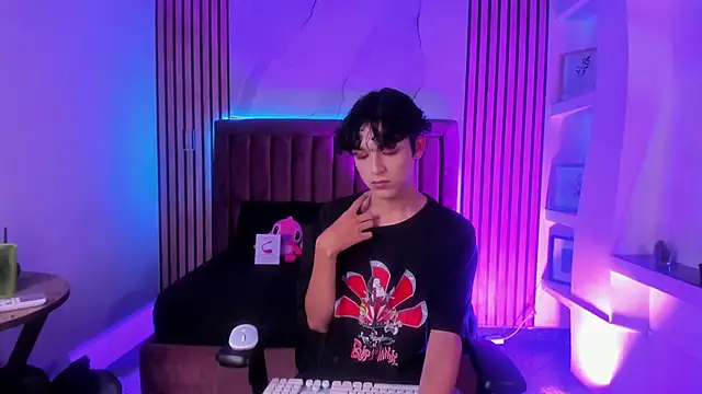 SthepanodiMonaco online show from February 2, 8:17 pm