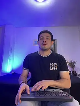 williamsmiiths16 online show from March 30, 1:01 pm