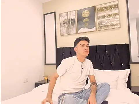 Feiccer Thomson1 online show from December 4, 9:00 pm