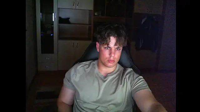 GymGuy0505 online show from June 5, 10:15 pm