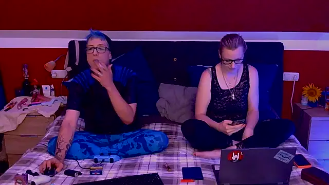 AskAveryAnything online show from July 21, 8:00 pm