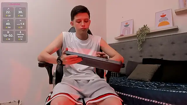 sebastamayo  online show from December 19, 8:50 pm