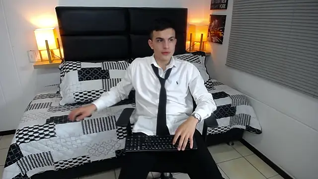 massimo greco  online show from December 16, 8:16 pm