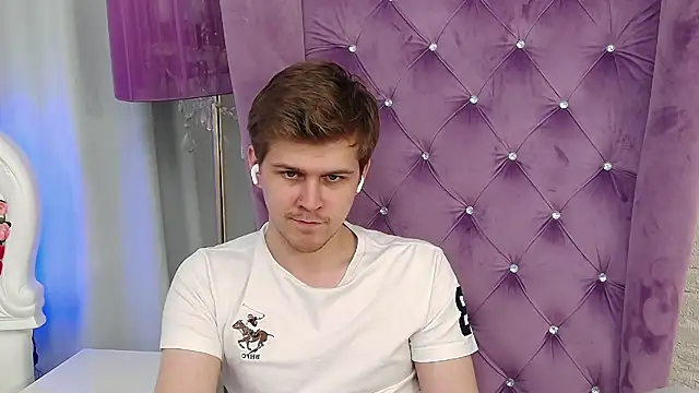 NickJohnas online show from April 18, 7:07 pm