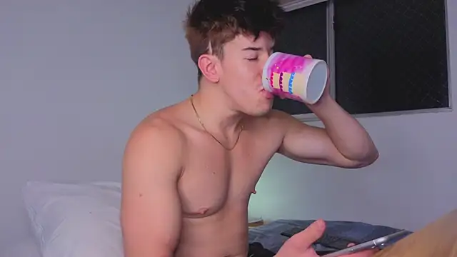 maxxcooper1 online show from December 19, 7:38 am