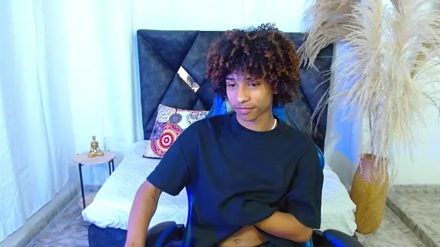 angelll18  online show from February 11, 8:47 pm