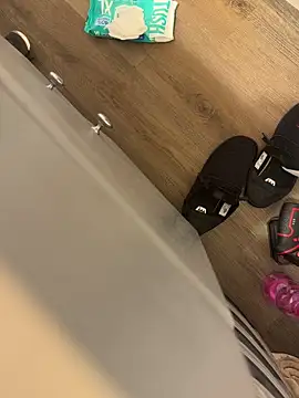 ebnysissycd online show from December 23, 7:50 am