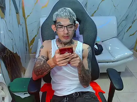 Boy tatto77 online show from February 15, 3:53 pm