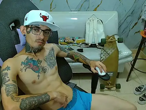 Boy tatto77 online show from April 1, 1:41 pm