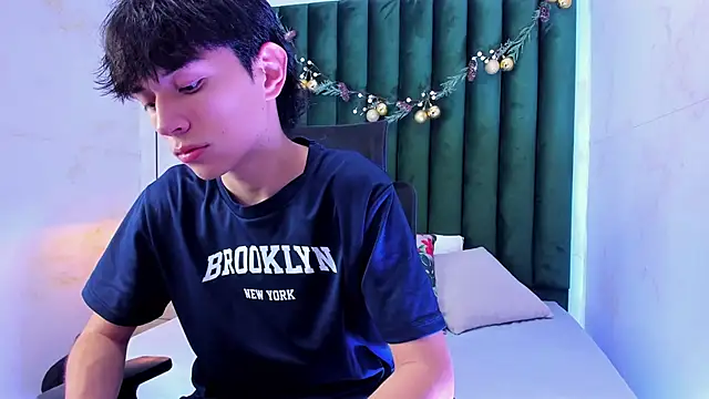 Aron valverde online show from December 21, 3:14 am