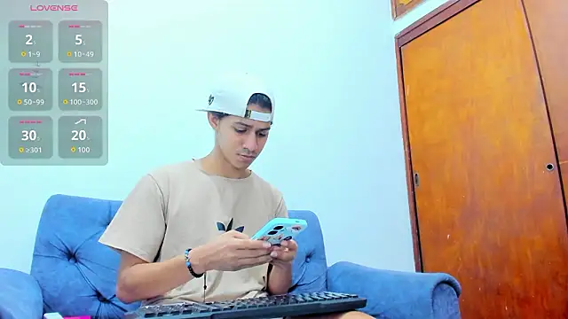 Victor LatinBoy online show from March 9, 3:22 am