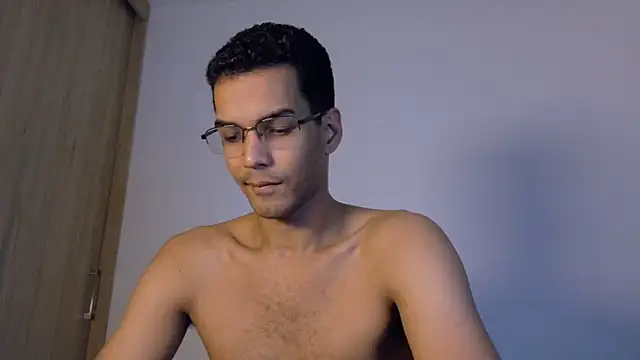 Pikashu7u7 online show from February 11, 1:43 am