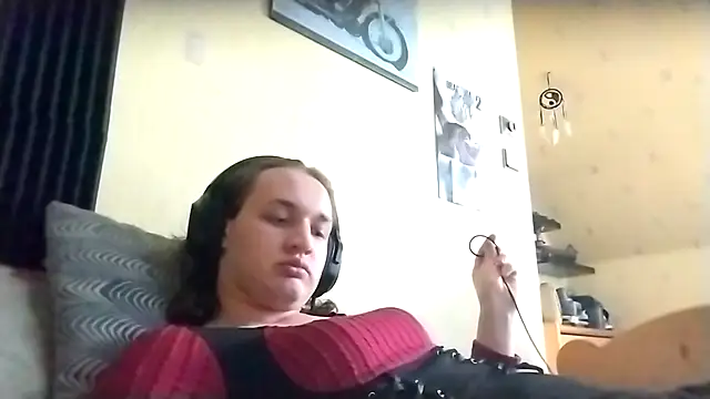 julialafemboy59 online show from February 2, 1:08 pm