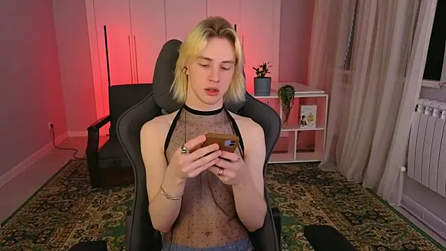 lucidangelok1 online show from May 5, 1:13 pm