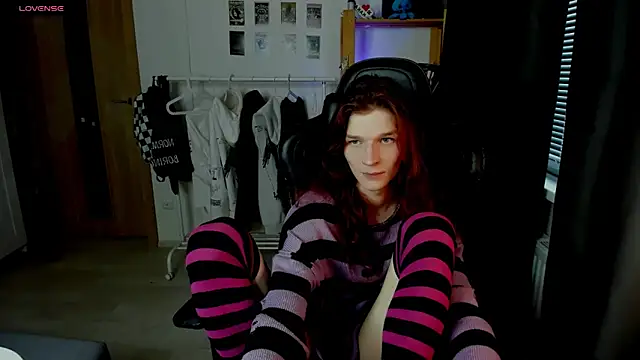 iceseeker2 online show from April 4, 5:59 am