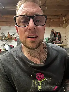 WIDBIGWHITECOCK online show from February 3, 6:22 am